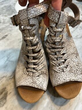 Womens White Crackle Leather Peep-Toe Ankle Sandals
